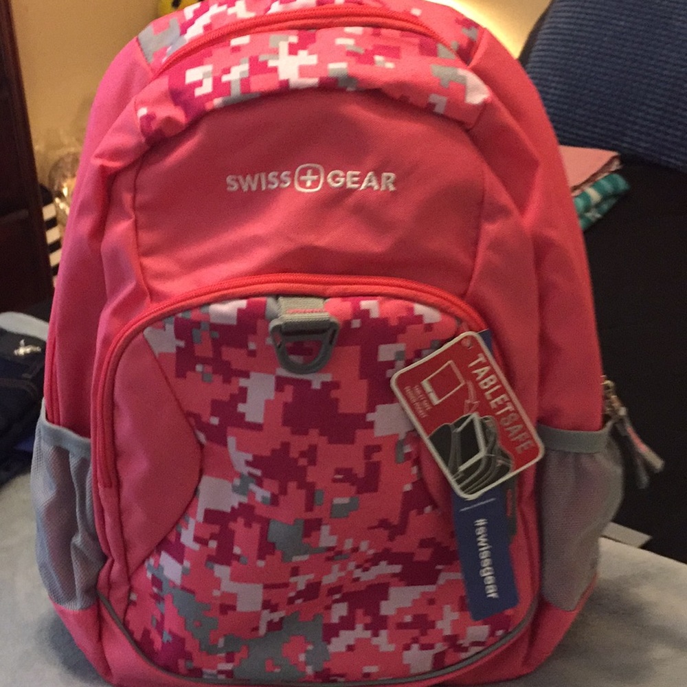 Brand new pink SwissGear backpack!! 🌺❤️❤️